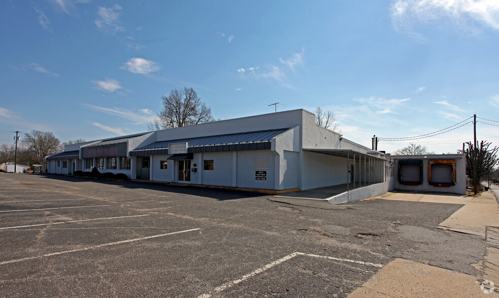 400 E Main St, Cherryville, NC à louer - Photo principale – Image 1 sur 9