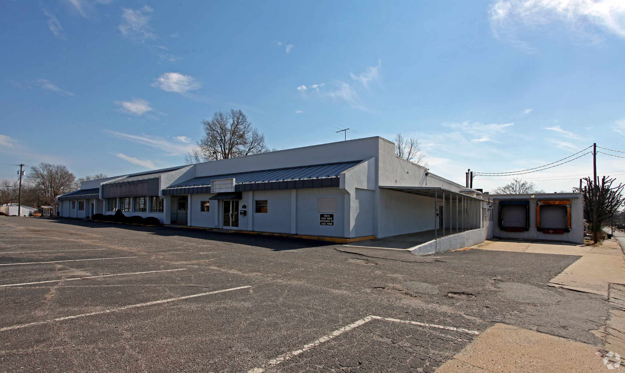 400 E Main St, Cherryville, NC à louer Photo principale– Image 1 sur 10