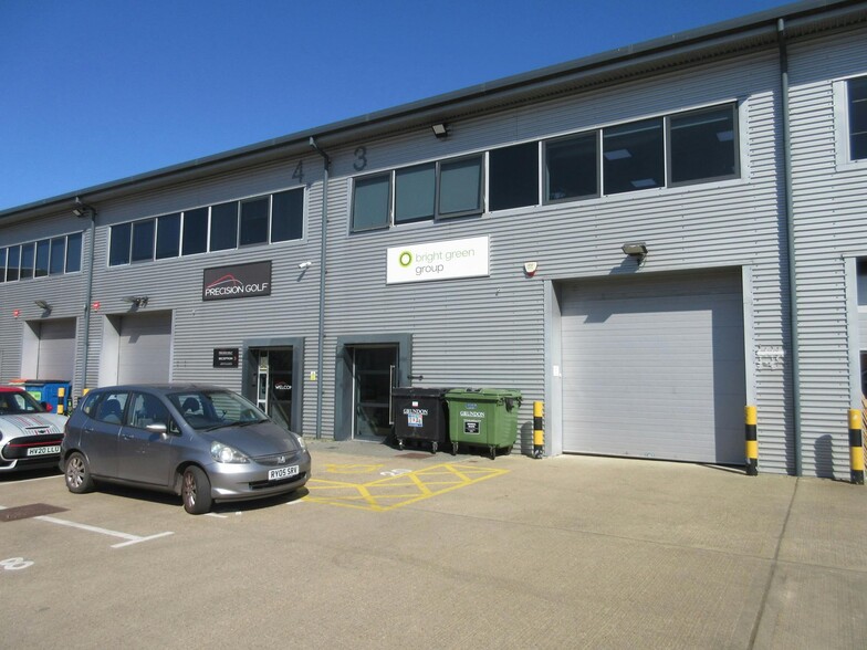 109 Chertsey Rd, Byfleet à louer - Photo de l’immeuble – Image 2 sur 5