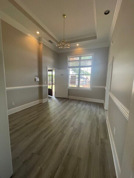 327 Dahlonega St, Cumming, GA à louer - Photo intérieure – Image 2 sur 8