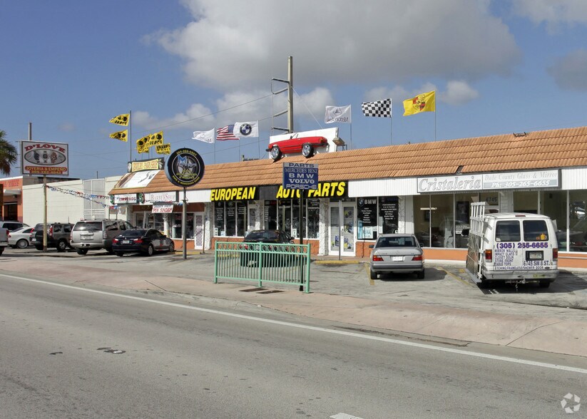6741-6757 SW 8th St, Miami, FL à louer - Photo de l’immeuble – Image 3 sur 4