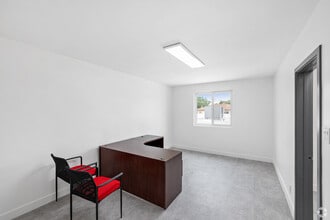 203-215 N Victory Blvd, Burbank, CA à louer Photo intérieure– Image 1 sur 3