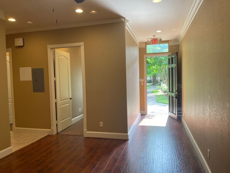 11615 Spring Cypress Rd, Tomball, TX à louer - Photo de l’immeuble – Image 2 sur 21