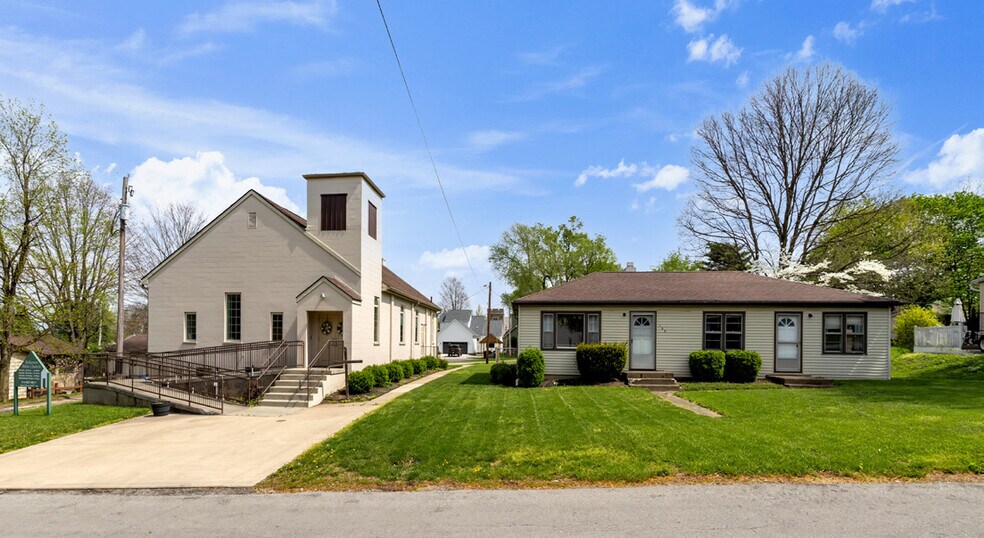 Church and Residential Property for Sale portefeuille de 2 biens à vendre sur LoopNet.fr - Photo principale – Image 1 sur 47