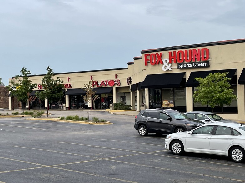 1300 N Roselle Rd, Schaumburg, IL à louer - Photo de l’immeuble – Image 2 sur 6