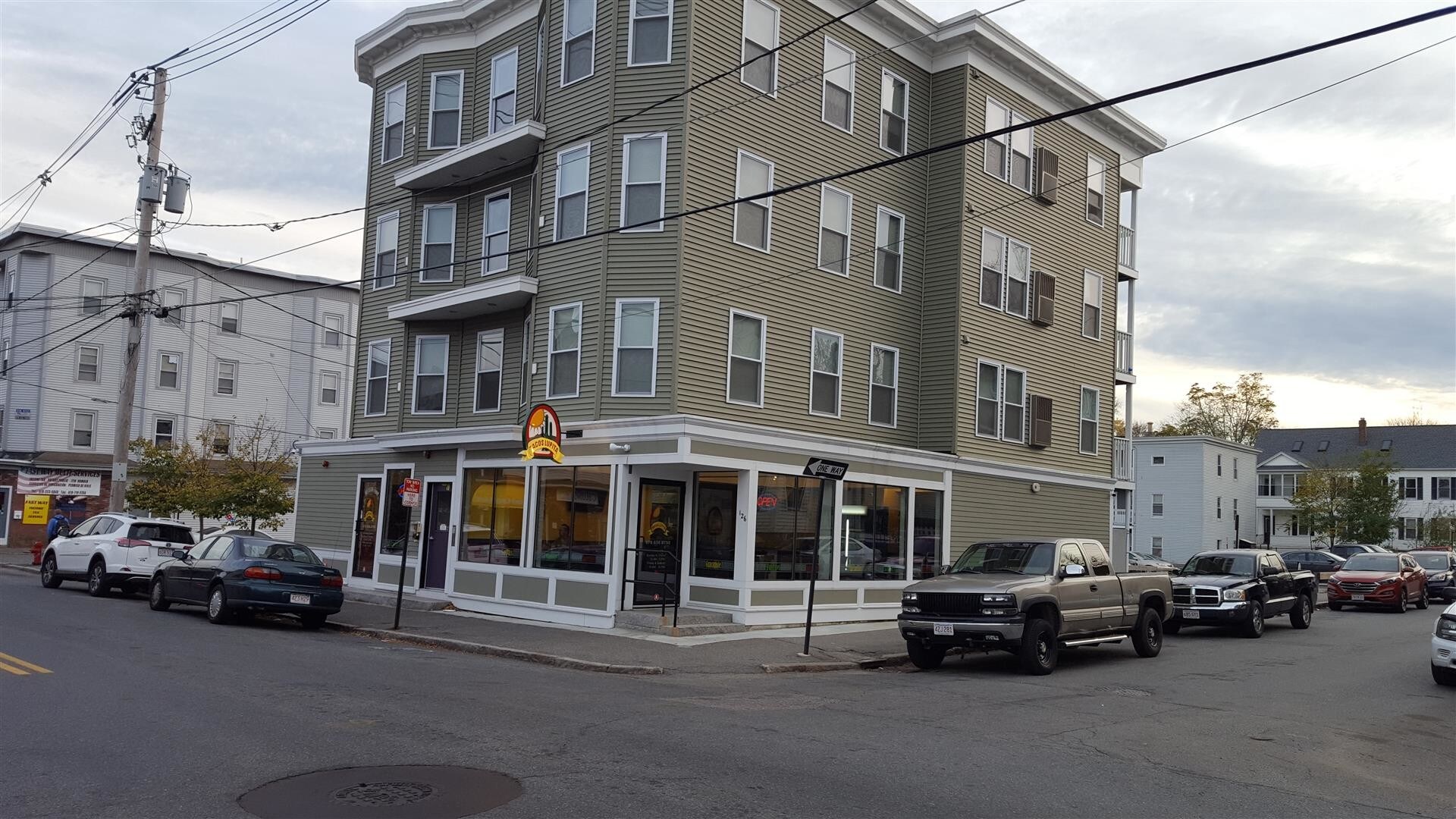 Lowell 25 unit Portfolio Multifamily portefeuille de 5 biens à vendre sur LoopNet.fr Photo de l’immeuble– Image 1 sur 9