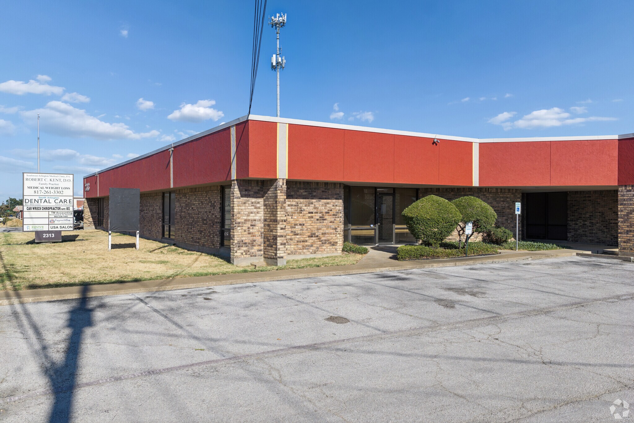 2313 W Arkansas Ln, Pantego, TX à vendre Photo principale– Image 1 sur 42