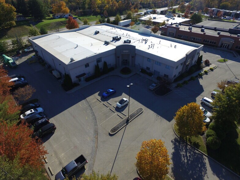 13100 Magisterial Dr, Louisville, KY à vendre - Photo de l’immeuble – Image 2 sur 11