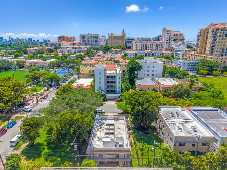 114 Menores Ave, Coral Gables, FL à vendre - Photo de l’immeuble – Image 2 sur 44