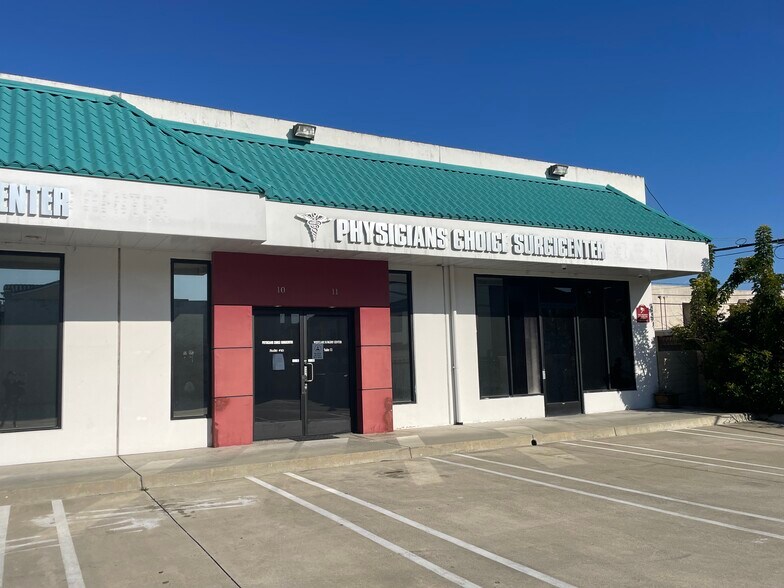 8342 Garden Grove Blvd, Garden Grove, CA à vendre - Photo de l’immeuble – Image 2 sur 18