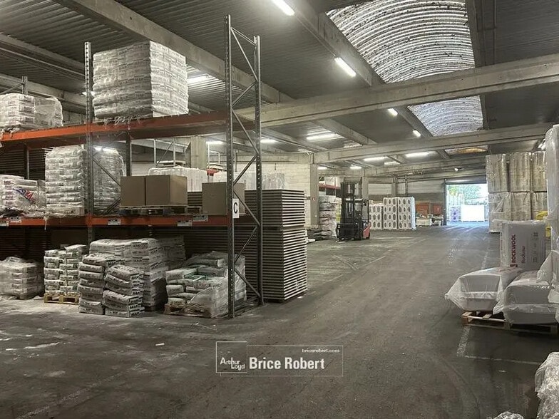 Local d’activités dans Beynost à louer - Photo de l’immeuble – Image 3 sur 7