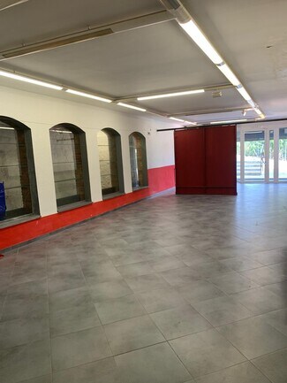 Plus de détails pour Local commercial à vendre