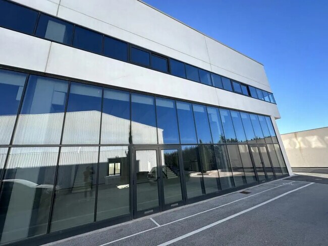 Plus de détails pour Local commercial à vendre