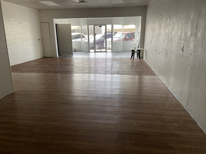 222 E Jackson Ave, Harlingen, TX à louer - Photo intérieure – Image 2 sur 11