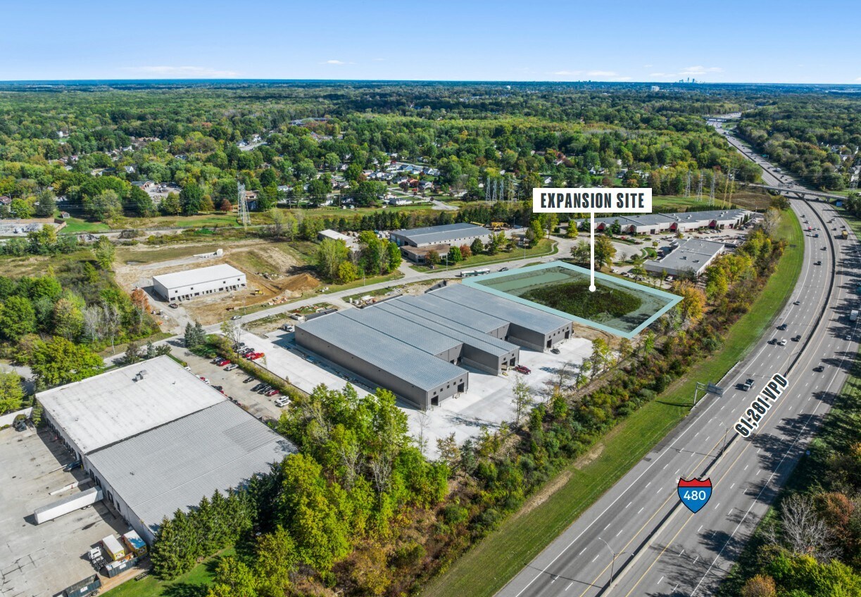 31351 Industrial Pky, North Olmsted, OH à louer Photo principale– Image 1 sur 3