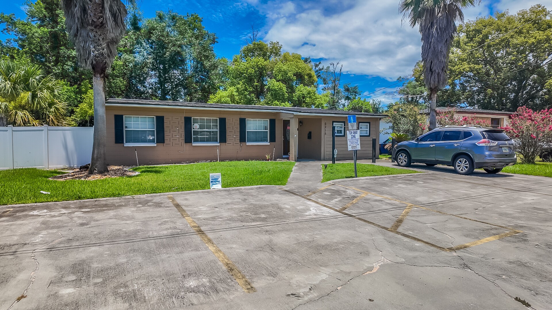 6215 Claret Dr, Jacksonville, FL à vendre Photo de l’immeuble– Image 1 sur 18
