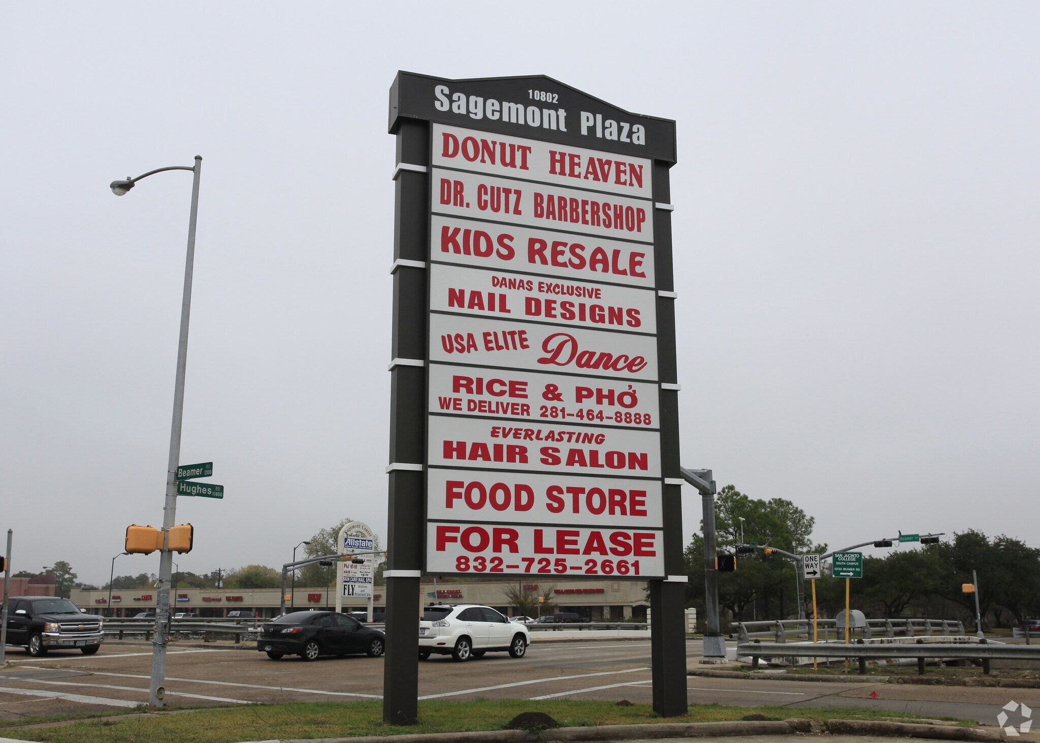 10802 Hughes Rd, Houston, TX à louer Photo de l’immeuble– Image 1 sur 10