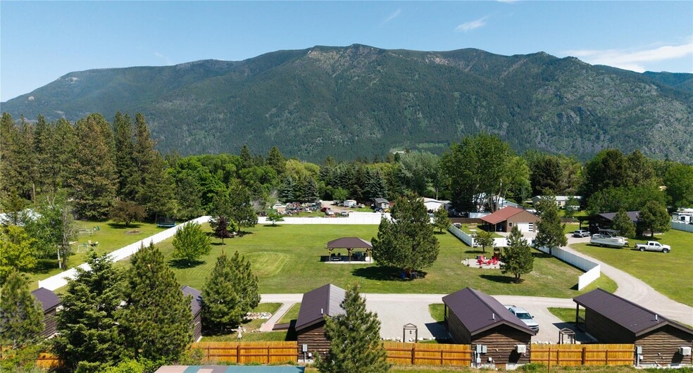 1040 Roost Way, Columbia Falls, MT à vendre - Photo principale – Image 1 sur 17