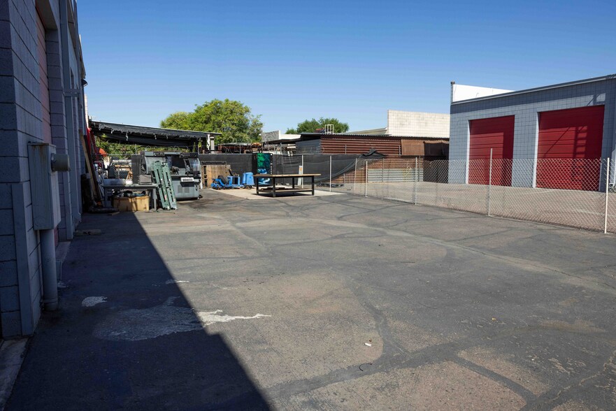 6064 N 57th Ave, Glendale, AZ à louer - Photo de l’immeuble – Image 3 sur 5