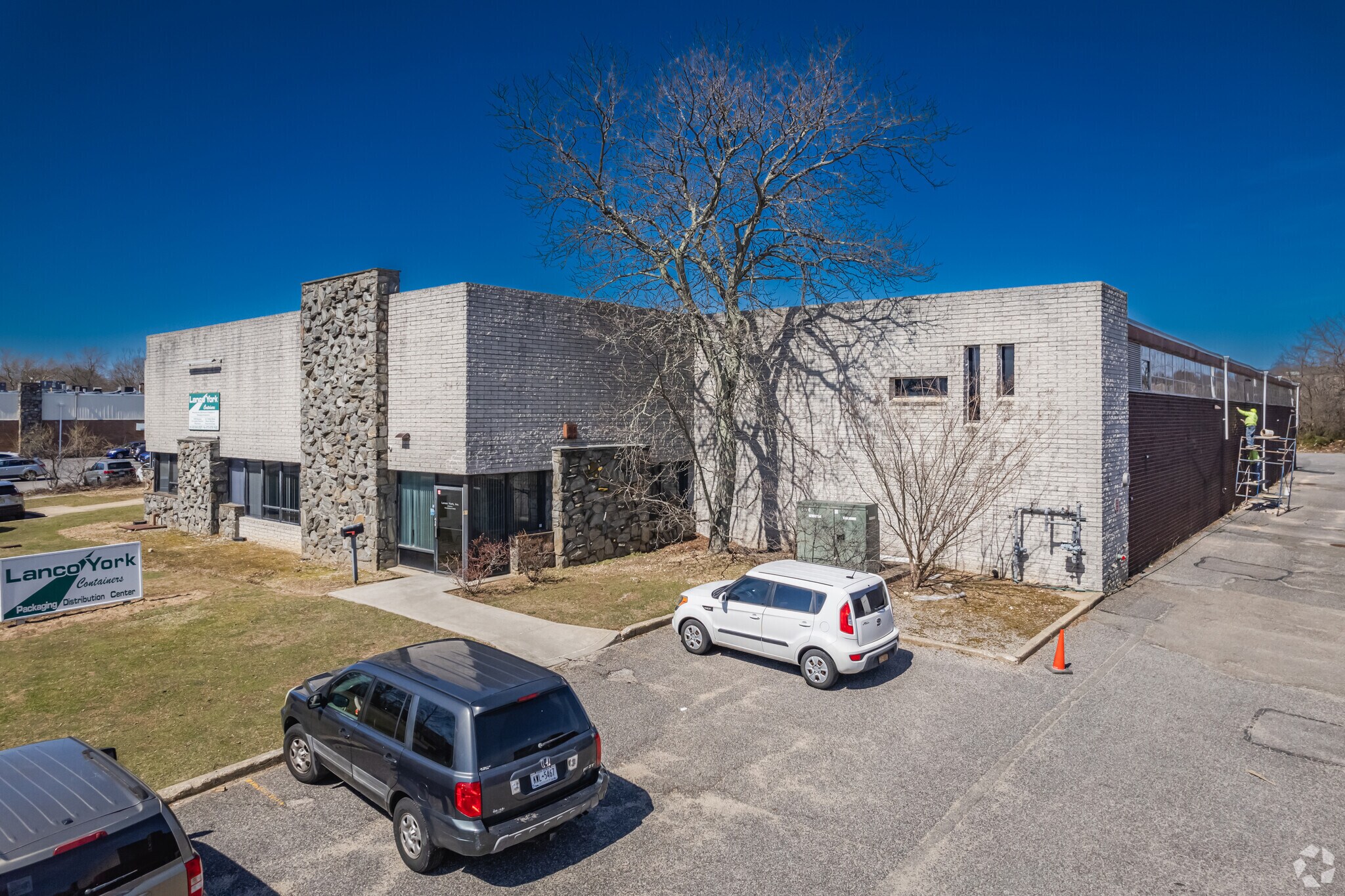 81 Modular Ave, Commack, NY à louer Photo principale– Image 1 sur 6