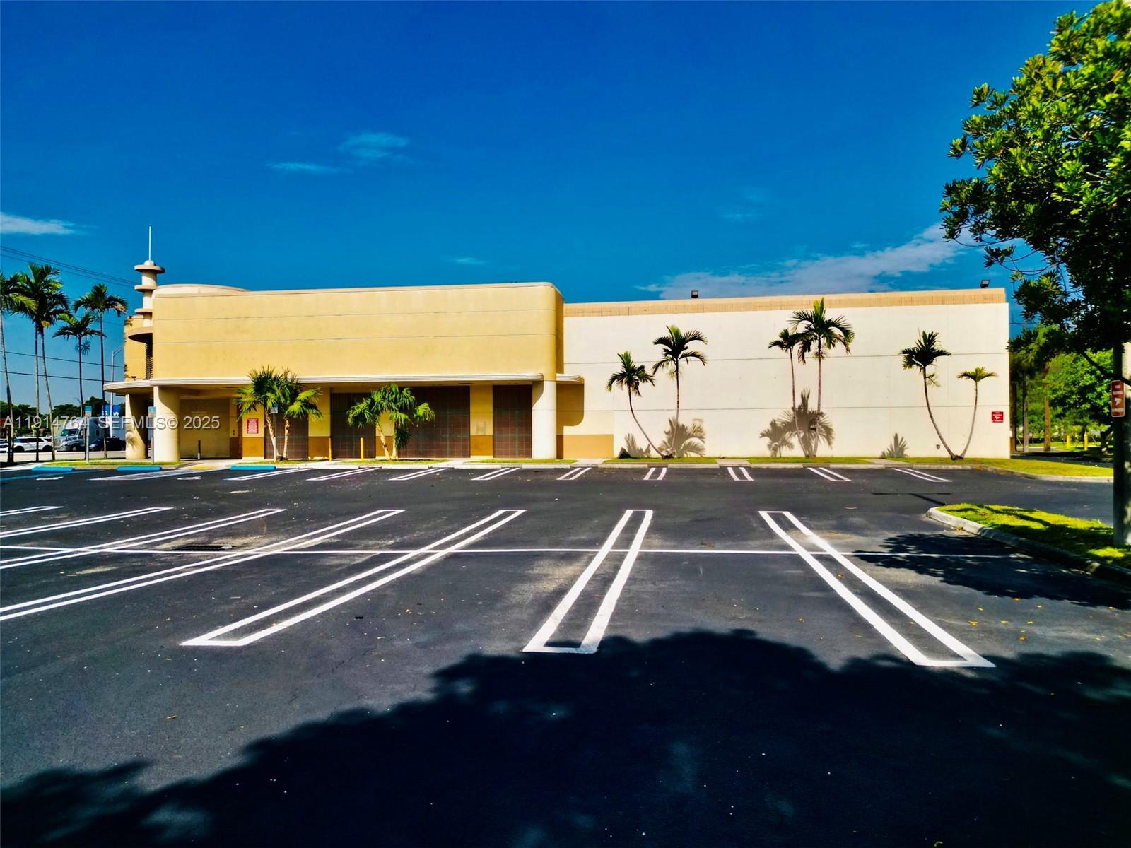 11920 NW 27th Ave, Miami, FL à louer Photo de l’immeuble– Image 1 sur 22