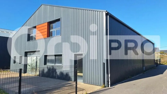 Plus de détails pour Local d’activités à vendre