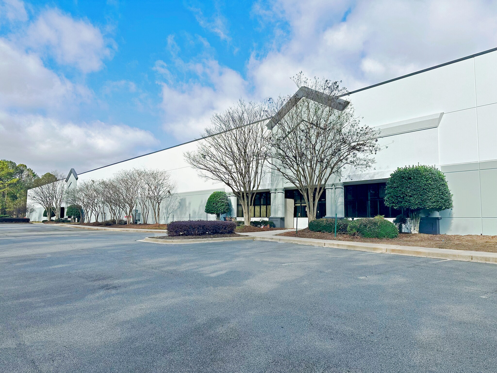 2050 E Park Dr NE, Conyers, GA à louer Photo de l’immeuble– Image 1 sur 5