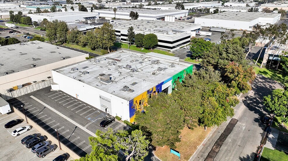 3501 W Garry Ave, Santa Ana, CA à louer - Photo de l’immeuble – Image 2 sur 43