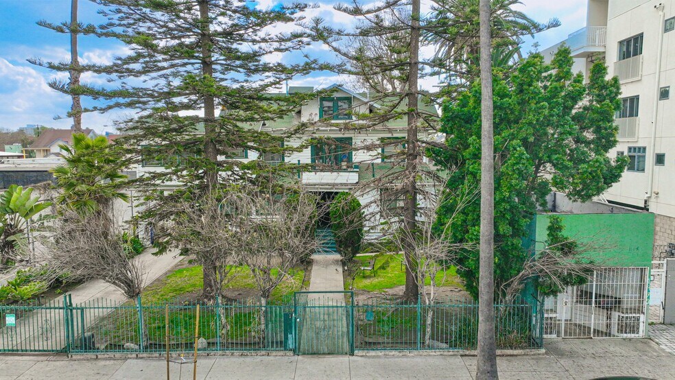 1470 W Adams Blvd, Los Angeles, CA à vendre - Photo de l’immeuble – Image 2 sur 11