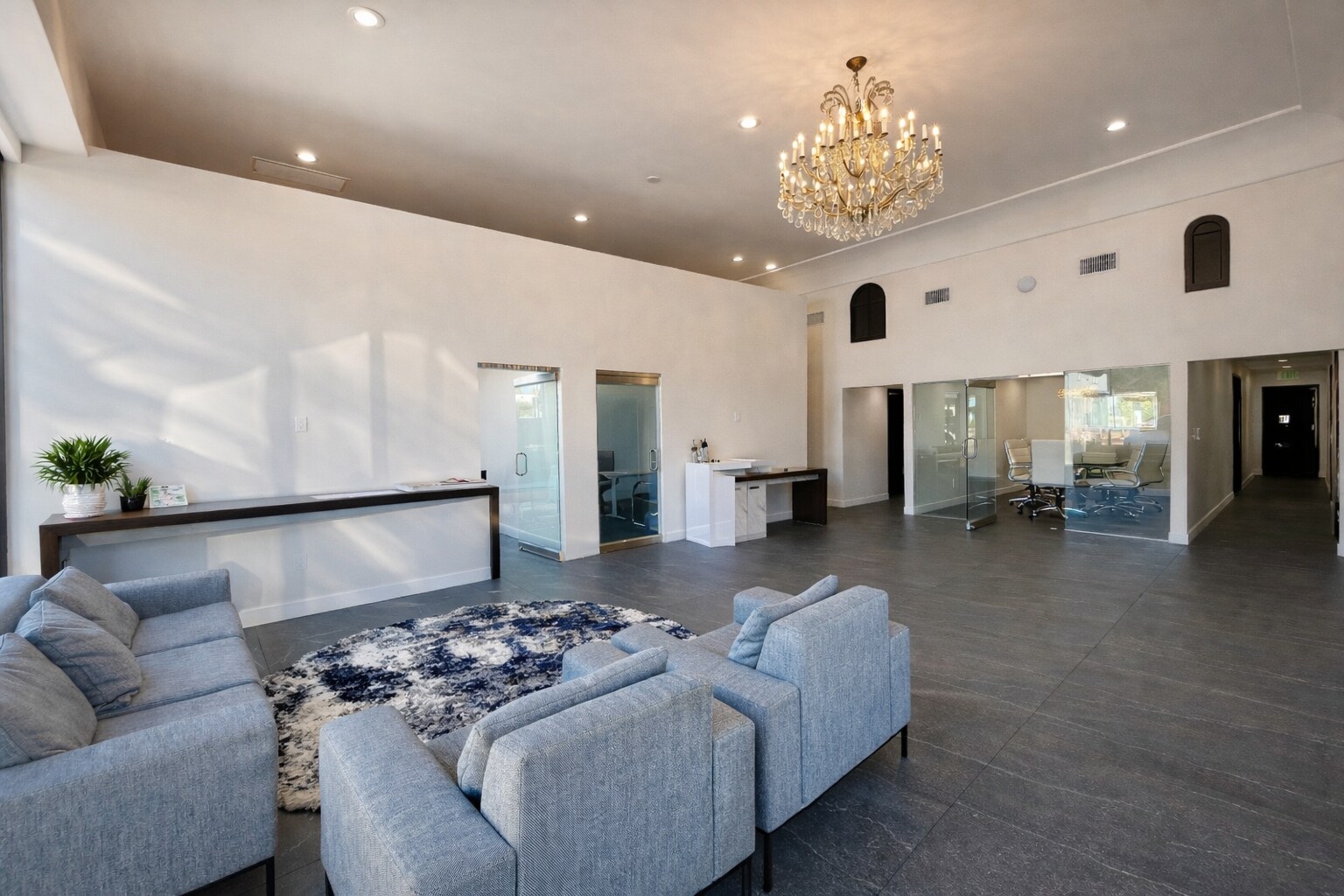 212 W Foothill Blvd, Glendora, CA à louer Photo principale– Image 1 sur 14