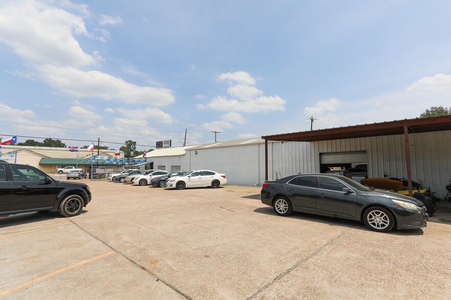 815 E Davis St, Conroe, TX à vendre - Photo de l’immeuble – Image 2 sur 6