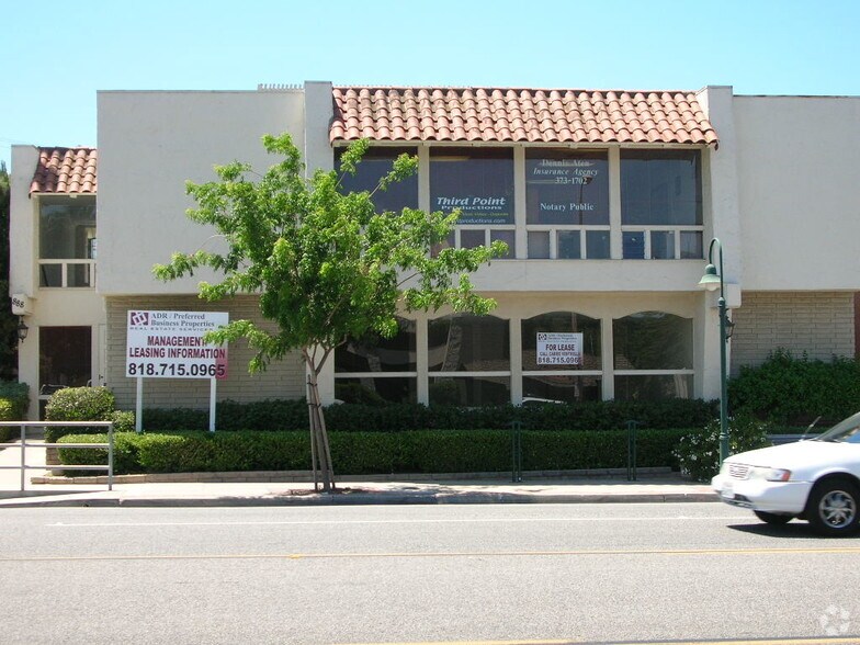 888 Thousand Oaks Blvd, Thousand Oaks, CA à louer - Photo de l’immeuble – Image 2 sur 10
