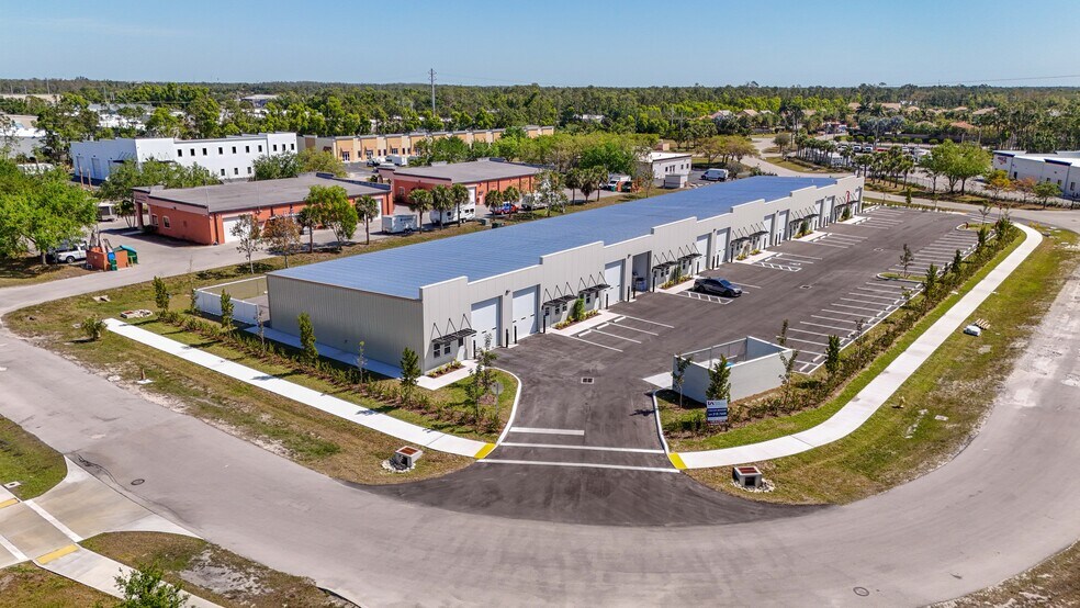 6551 Corporate Park Cir, Fort Myers, FL à louer - Photo de l’immeuble – Image 2 sur 10