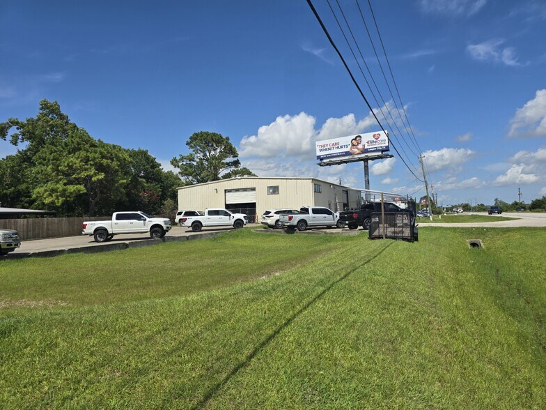 7915 FM 517 Rd W, Dickinson, TX à vendre - Photo de l’immeuble – Image 3 sur 17