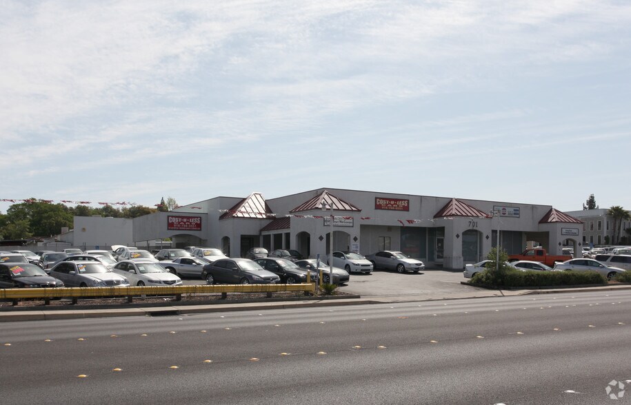701 Riverside Ave, Roseville, CA à louer - Photo de l’immeuble – Image 3 sur 4