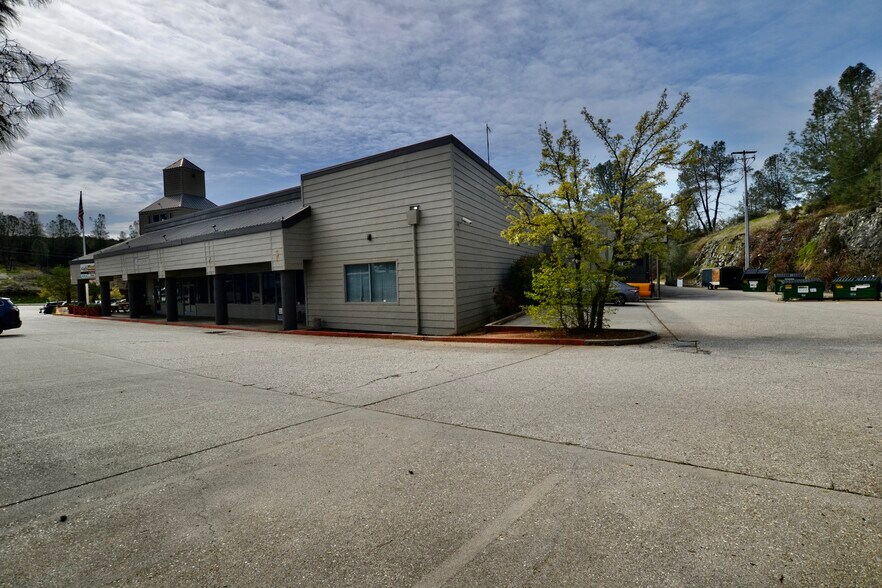 840 E Main St, Grass Valley, CA à louer - Photo de l’immeuble – Image 3 sur 16