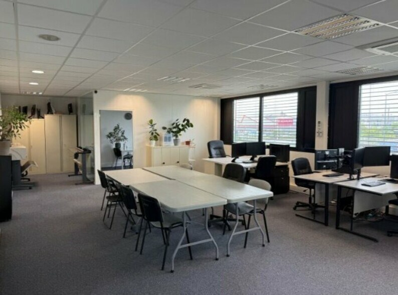 Bureau dans Vaulx-en-Velin à louer - Photo intérieure – Image 1 sur 10