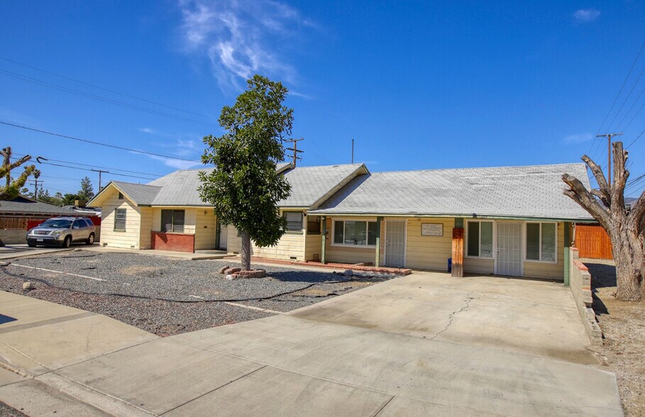 1220 E Campus Way, Hemet, CA à vendre - Photo de l’immeuble – Image 3 sur 6