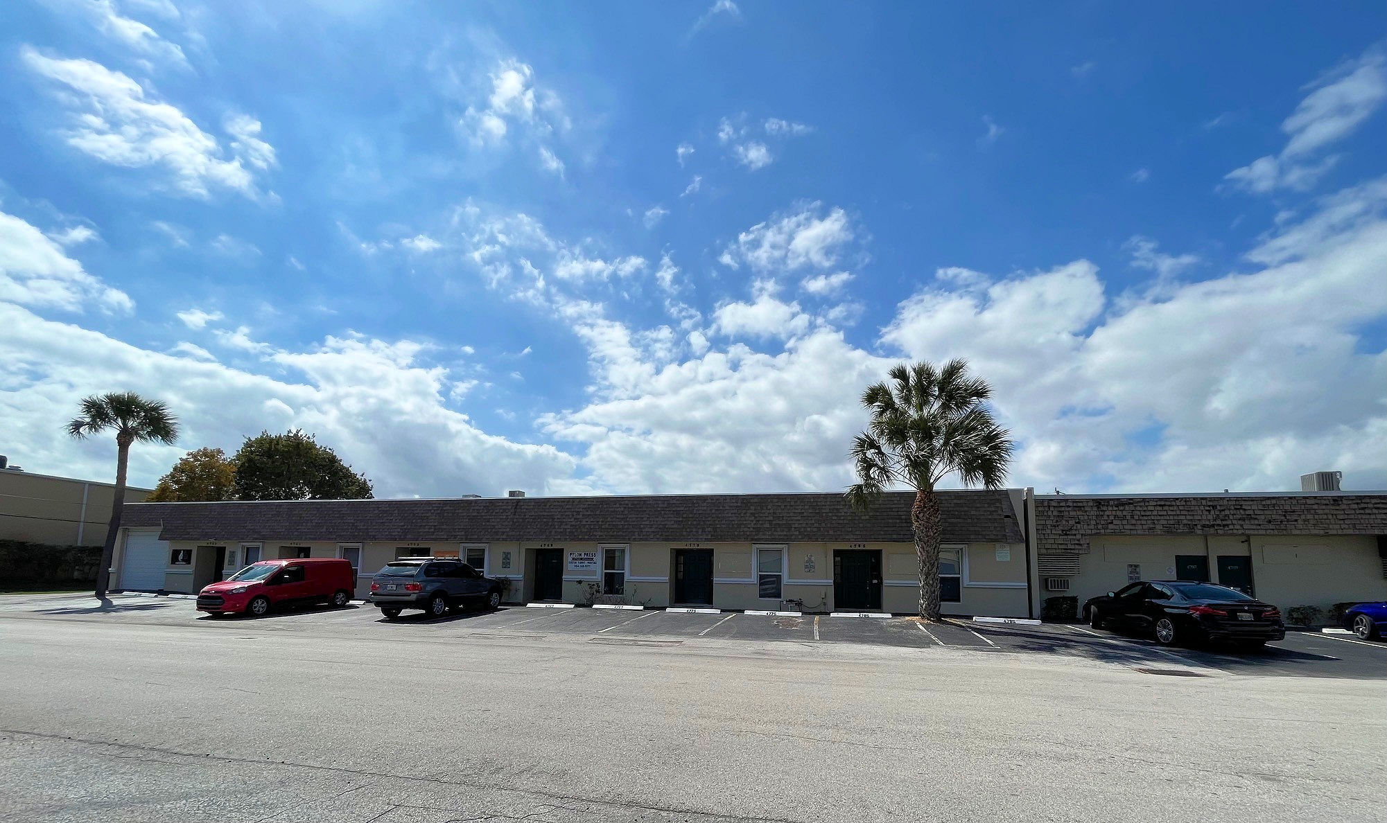 4530-4534 NE 11th Ave, Oakland Park, FL à louer Photo de l’immeuble– Image 1 sur 2