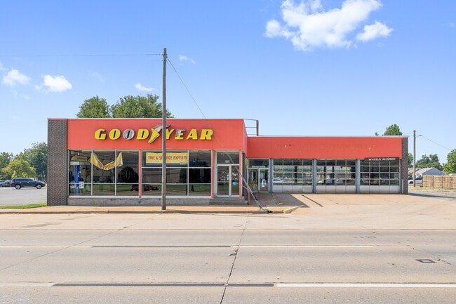 Plus de détails pour 6416 NW 39th Expy, Bethany, OK - Local commercial aux enchères