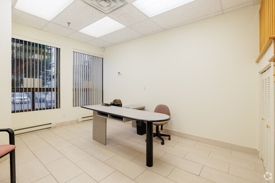 2369-2395 Rue Rue Guénette, Saint-Laurent, QC à vendre - Photo intérieure – Image 2 sur 10