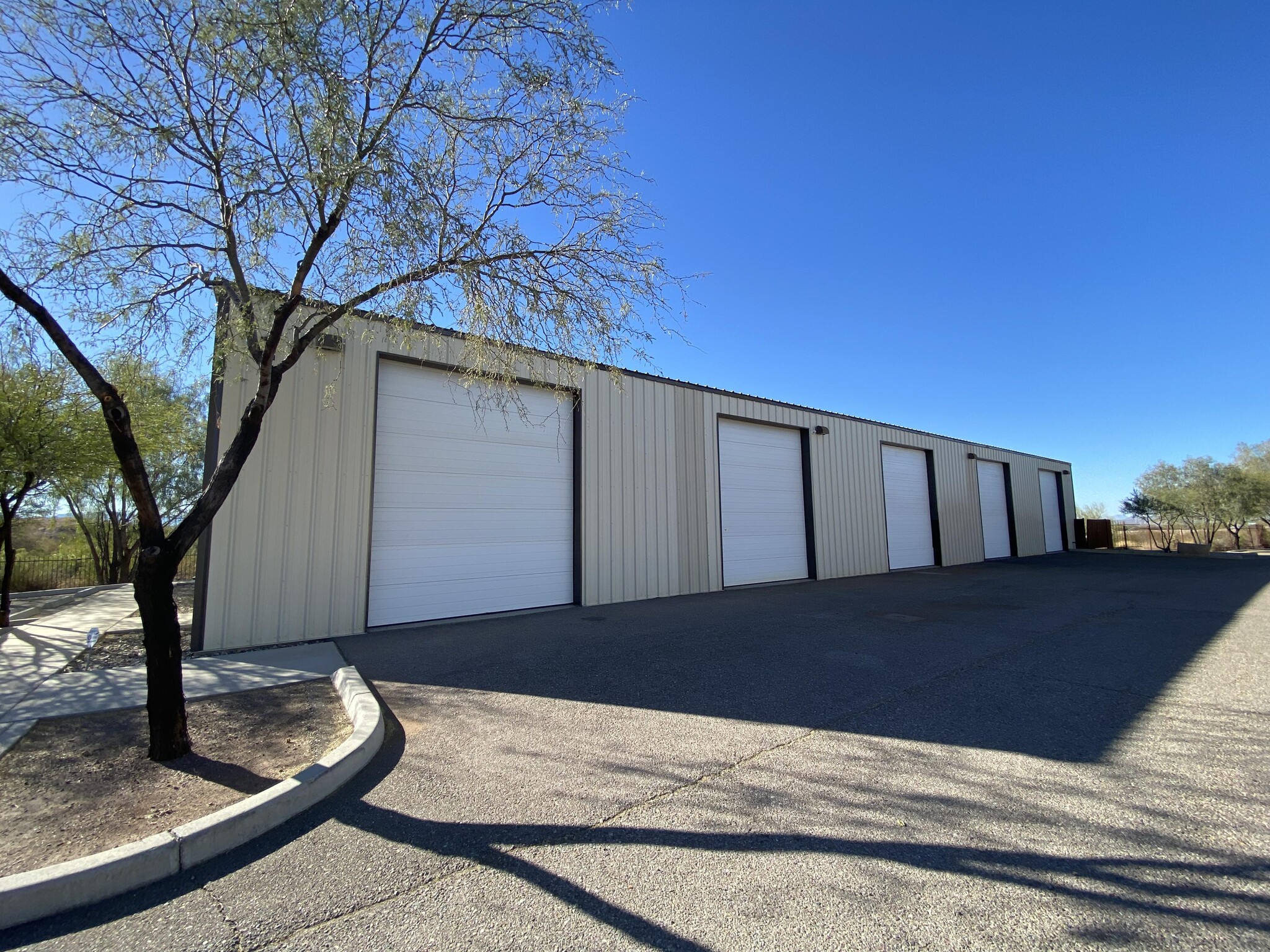 8300 E Valencia Rd, Tucson, AZ à louer Photo intérieure– Image 1 sur 23