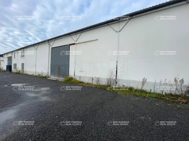 Local d'activités dans Bègles à vendre - Photo de l’immeuble – Image 3 sur 11