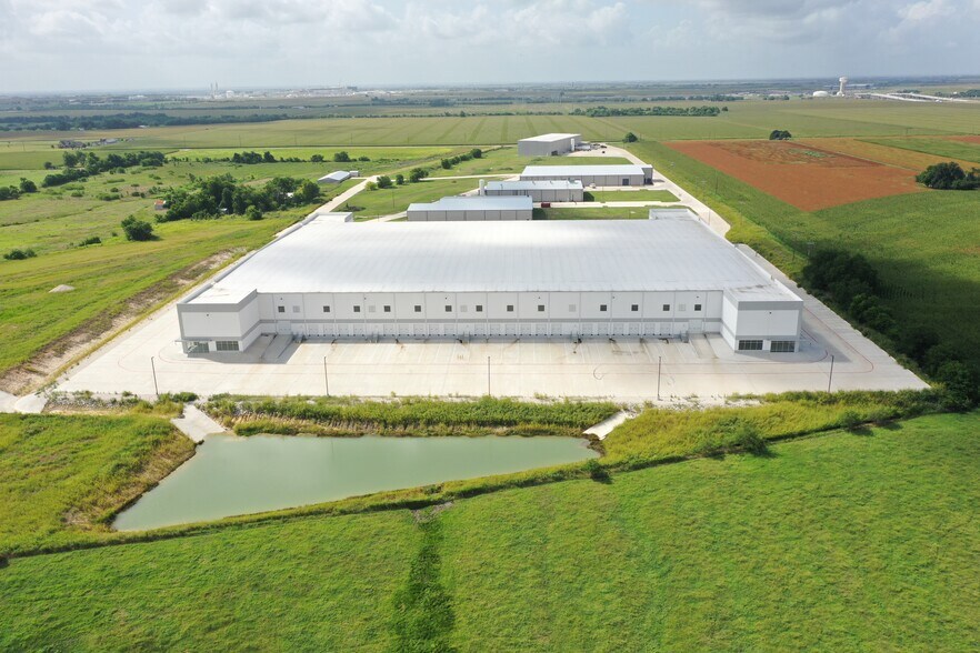 370 BFG 9000 Way, Taylor, TX à louer - Photo de l’immeuble – Image 3 sur 14