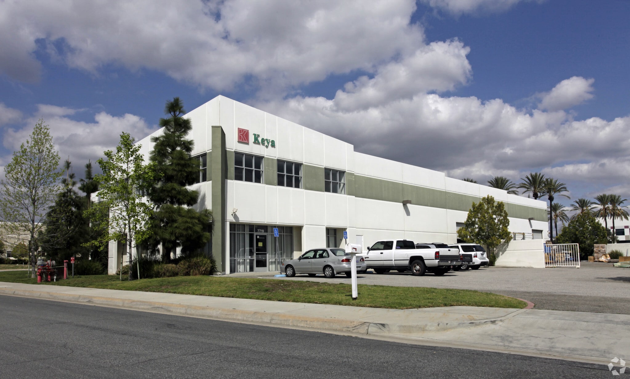 7719 Edison Ave, Fontana, CA à louer Photo principale– Image 1 sur 4