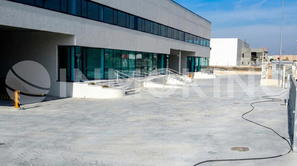 Industriel/Logistique dans San Fernando de Henares, Madrid à louer - Photo de l’immeuble – Image 3 sur 6