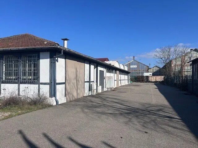 Local d’activités dans Le Creusot à louer - Photo de l’immeuble – Image 3 sur 9