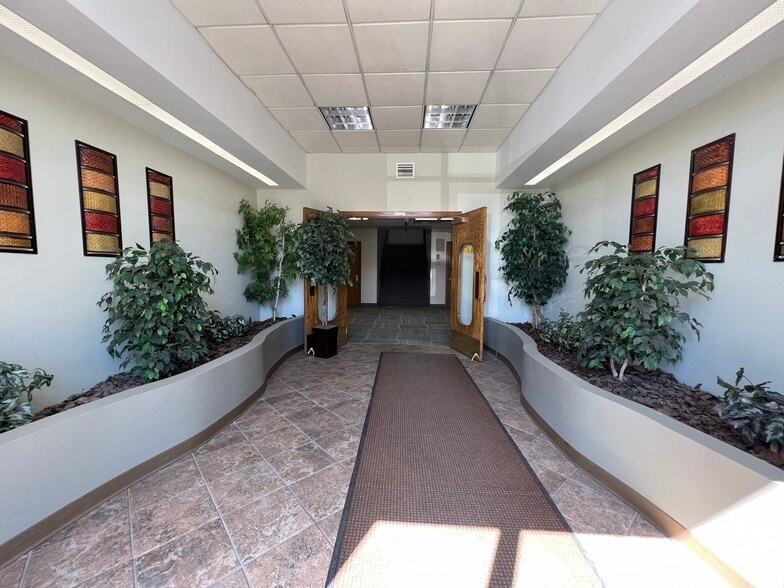 1100 Washington Ave, Carnegie, PA à louer - Hall d’entrée – Image 3 sur 15