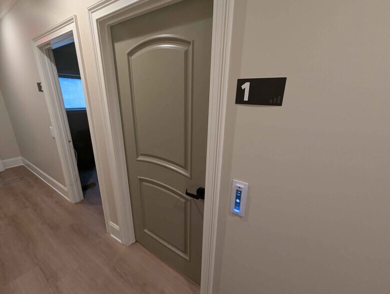 712 Oak St, Gainesville, GA à louer - Photo de l’immeuble – Image 3 sur 5