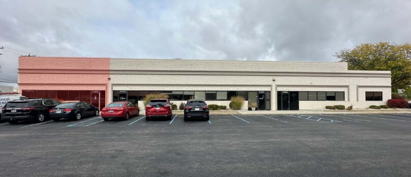 N8W22520 Johnson Dr, Waukesha, WI à vendre Photo de l’immeuble– Image 1 sur 14